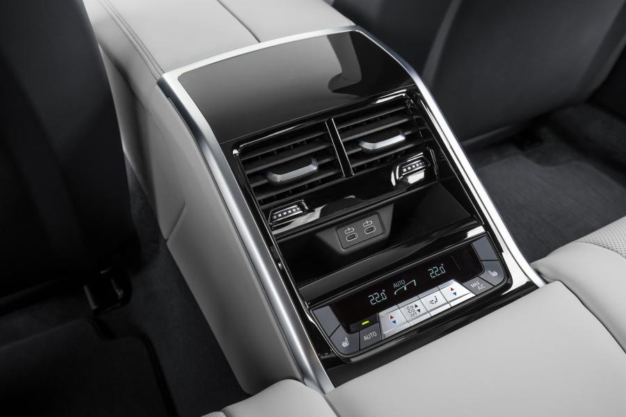 Детали интерьера BMW M8 Competition Gran Coupe (F93) 2019 года  (WW) (фото 63 из 139)